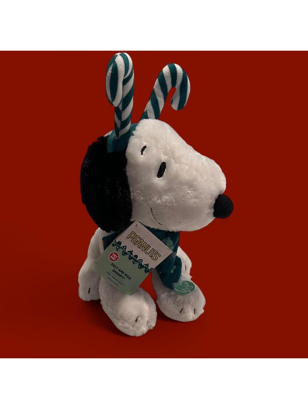 NWT Peanuts Christmas Snoopy Musical Plush Plays Linus & Lucy Holiday Toy ⭐